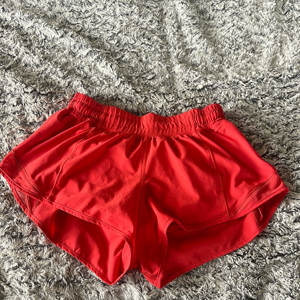 Lululemon Hotty Hot Shorts Size 6, 2.5 inch inseam